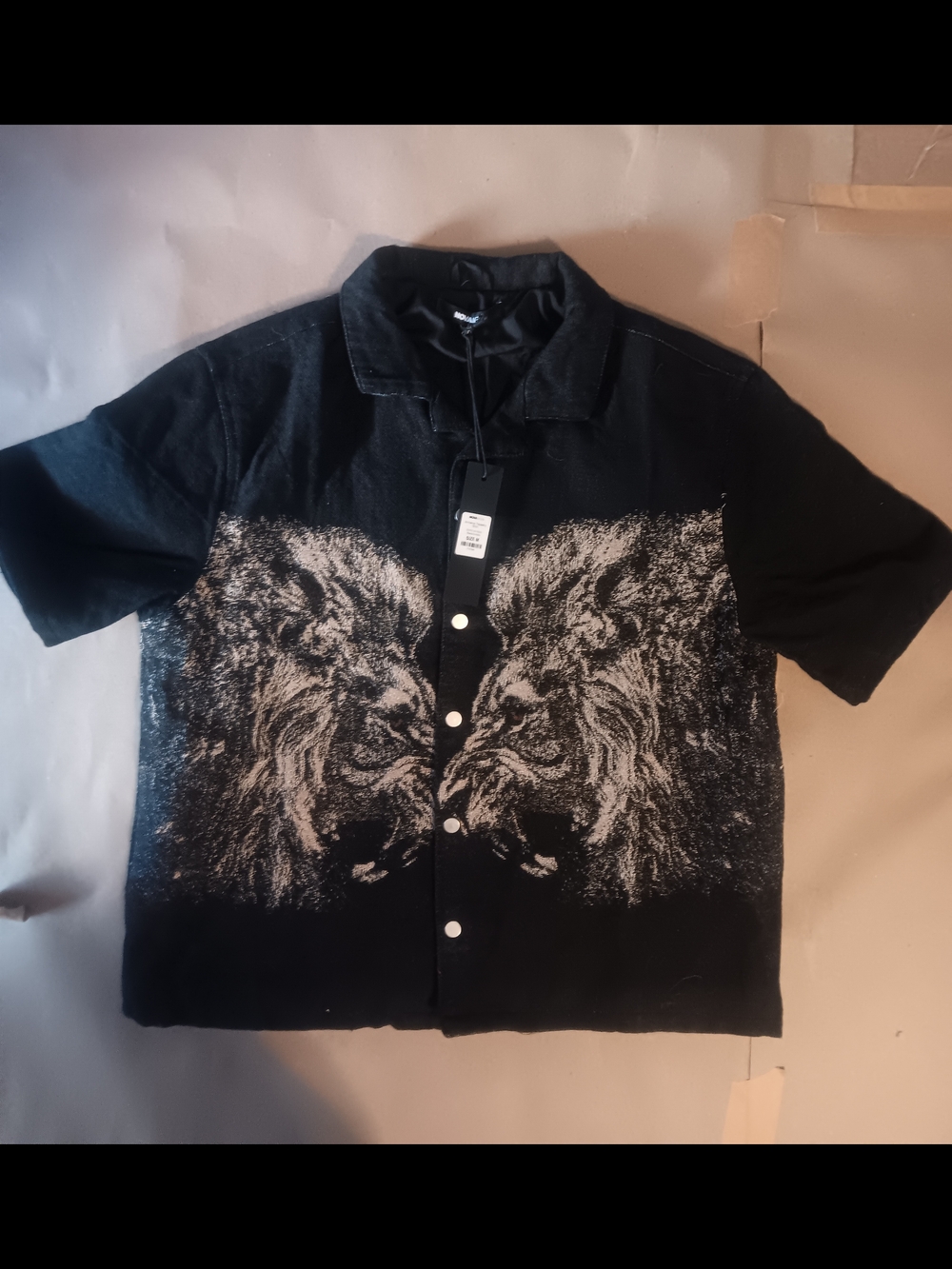 Nova men Lion Tapestry shirt Medium New With Tags
